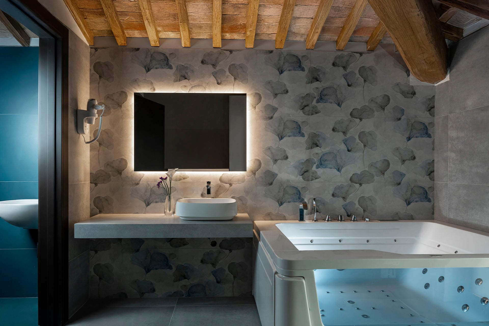 Junior Suite Vasca Idromassaggio Bagno Turco Suite Aqua Mistica Parma E Oriente Montecatini 06